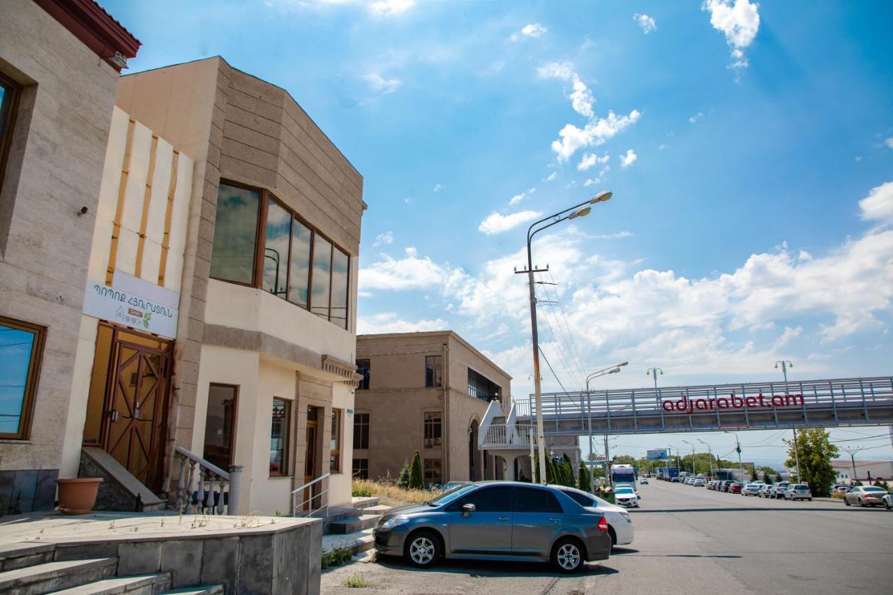 Primavera Hotel Erivan Exterior foto