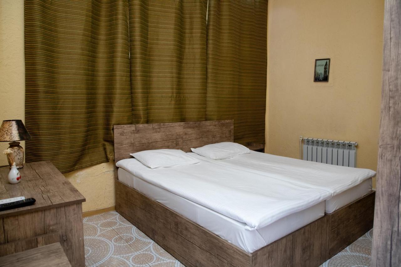 Primavera Hotel Erivan Exterior foto